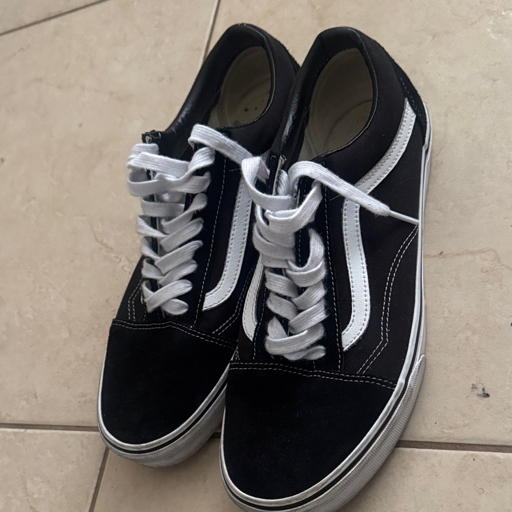 Classic Black and White Men's Sneakers